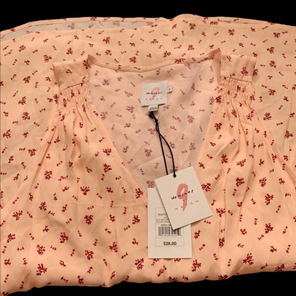 (XS)- The Nines by HATCH Sleeveless V-Neck Tank Top‎ - Picture 3 of 8